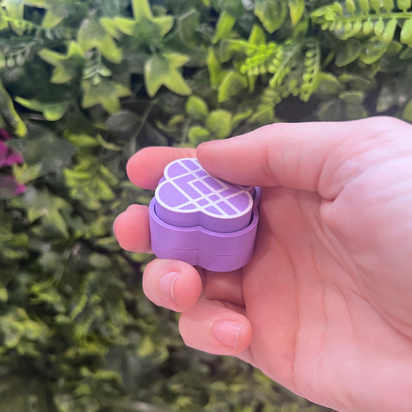 3D Printed Kpop Demon Hunters clickers featuring the Huntrix and Saja Boys logos. Perfect for fans, gamers, and collectors who love fidget toys and Kpop-inspired accessories.