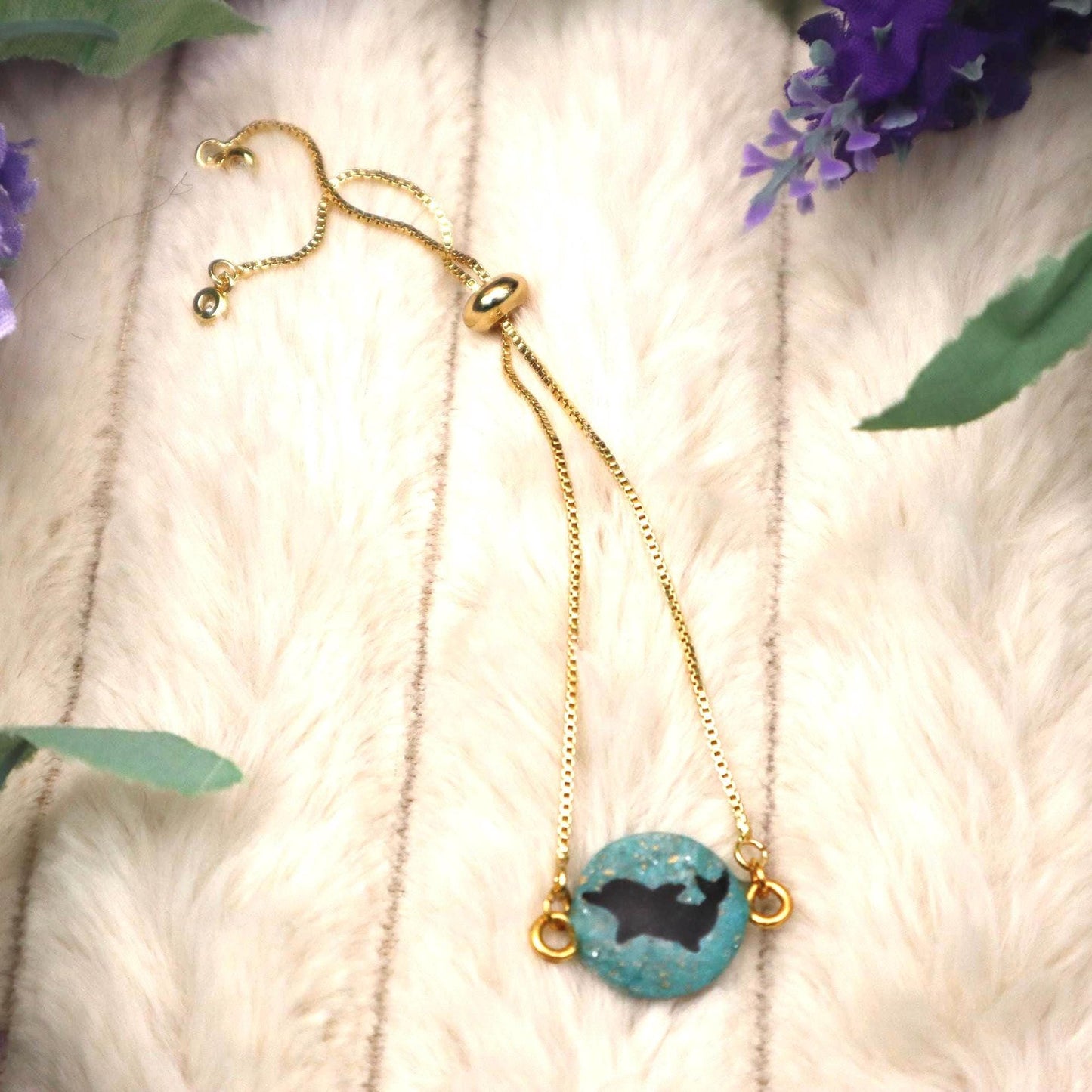Adjustable Dolphin Pendant Bracelet – Gold-Plated Stainless Steel Chain, Ocean-Inspired Jewelry