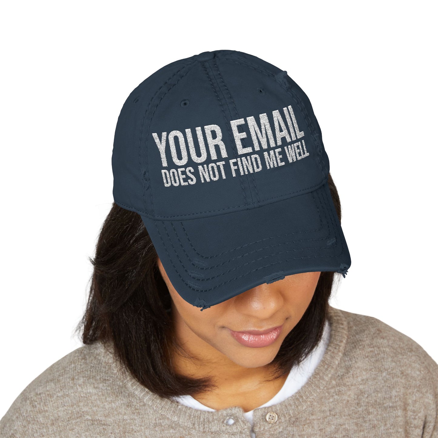 Hat embroidered with “Your email does not find me well”.