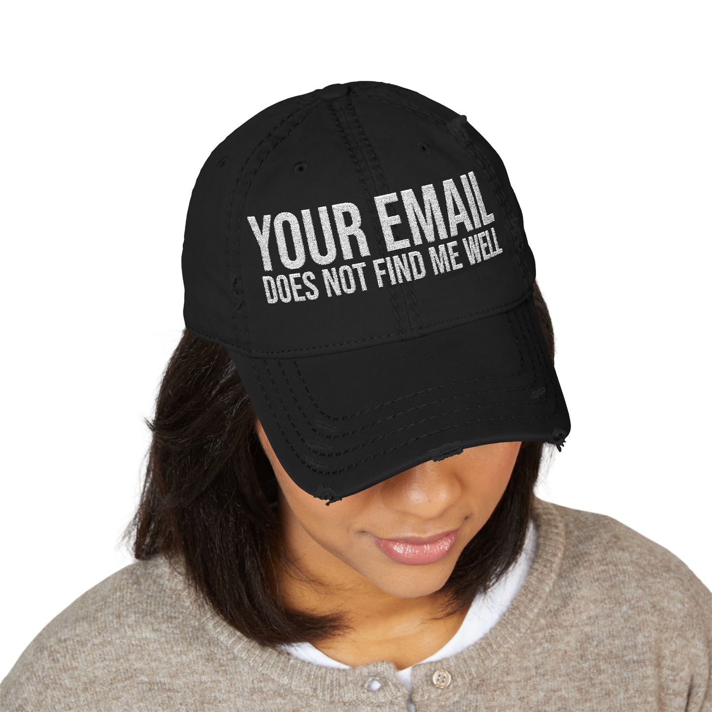 Hat embroidered with “Your email does not find me well”.