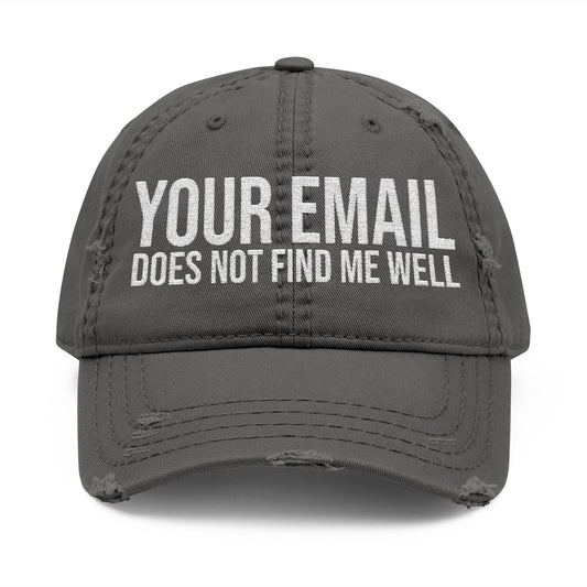 Hat embroidered with “Your email does not find me well”.