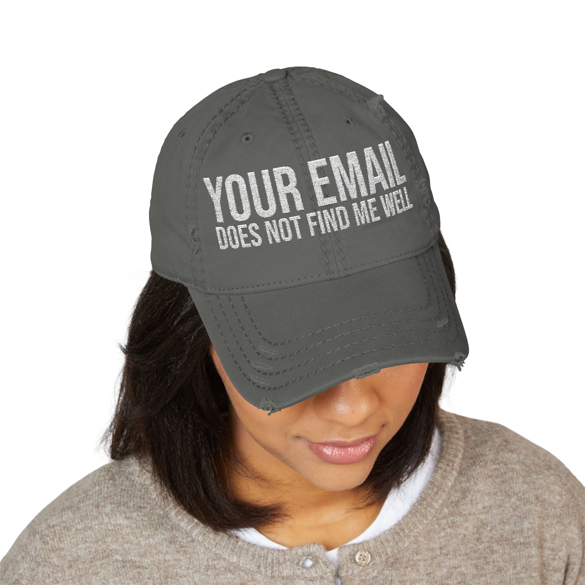Hat embroidered with “Your email does not find me well”.