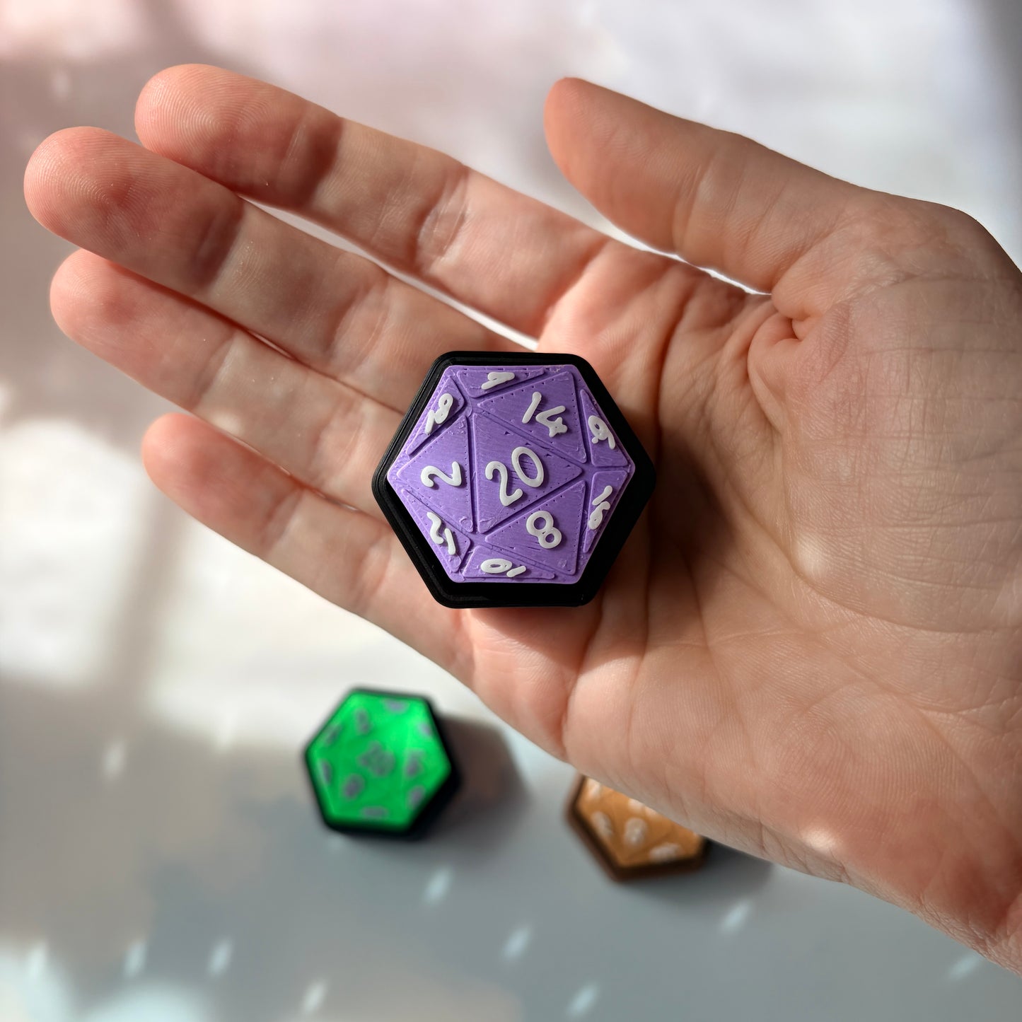 3D printed D20 fidget available clicky or silent.