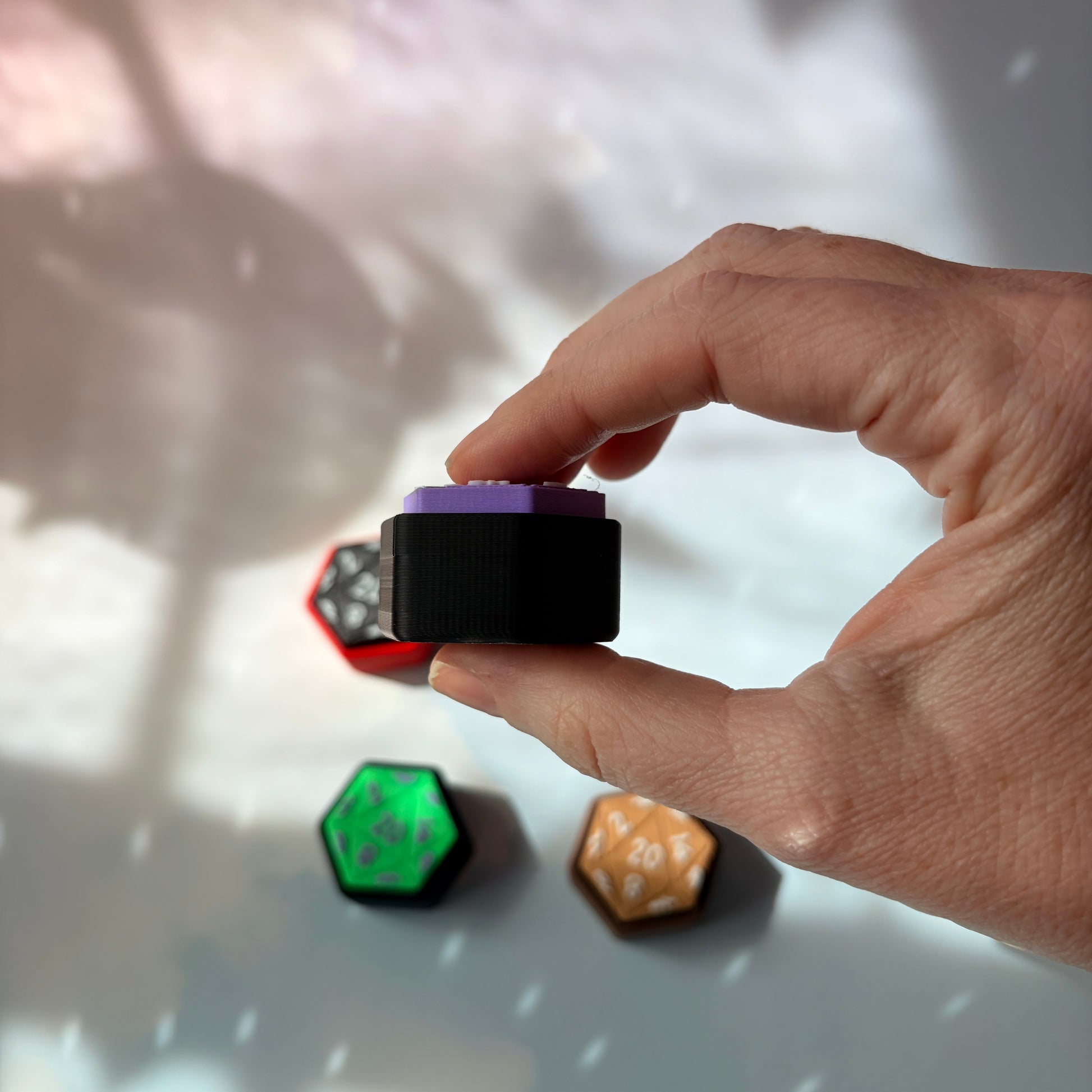 3D printed D20 fidget available clicky or silent.