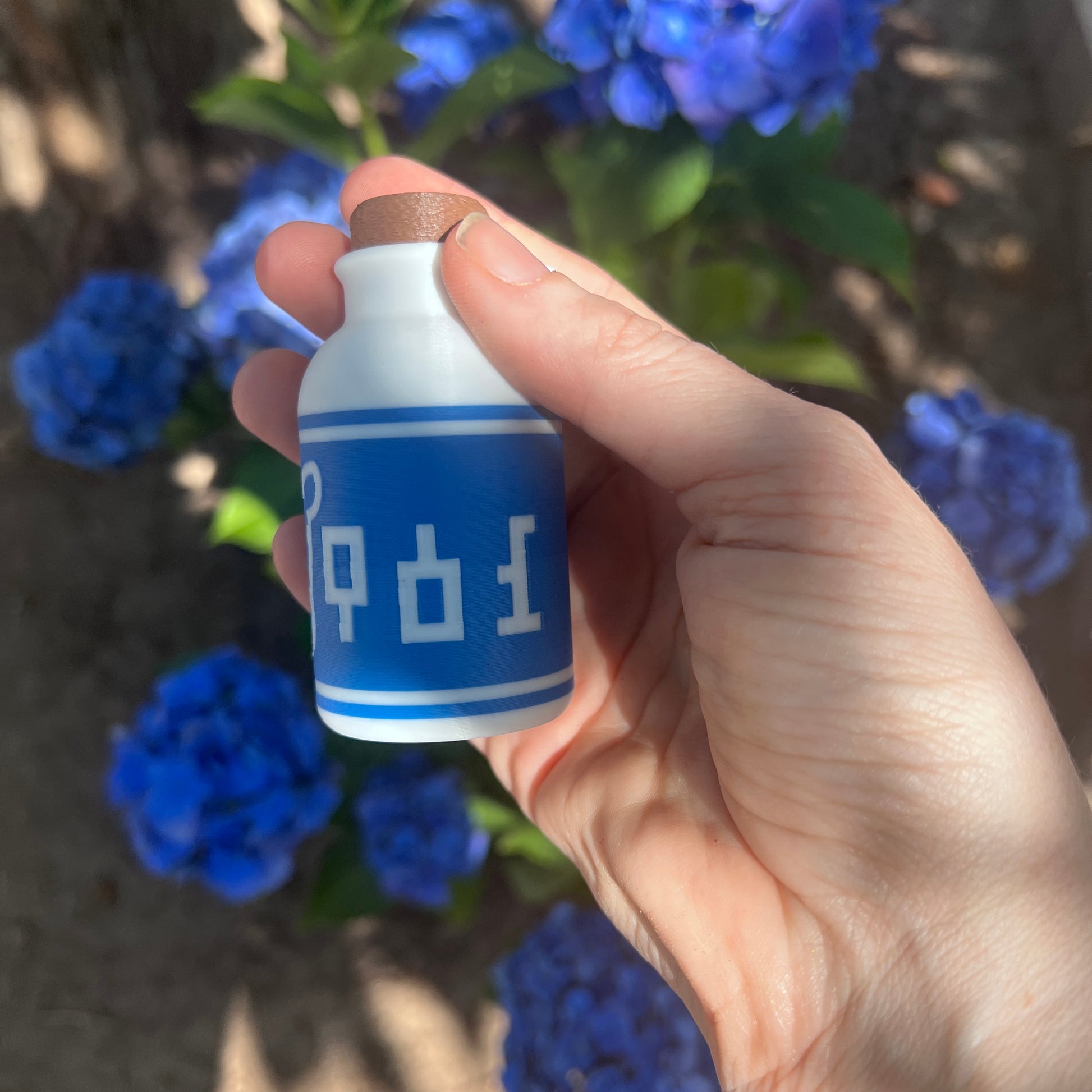 A cute Lon Lon Milk Bottle clicker toy inspired by classic games. 3D printed and handheld, great for fidgeting, gifting, or gamer-themed keychains.