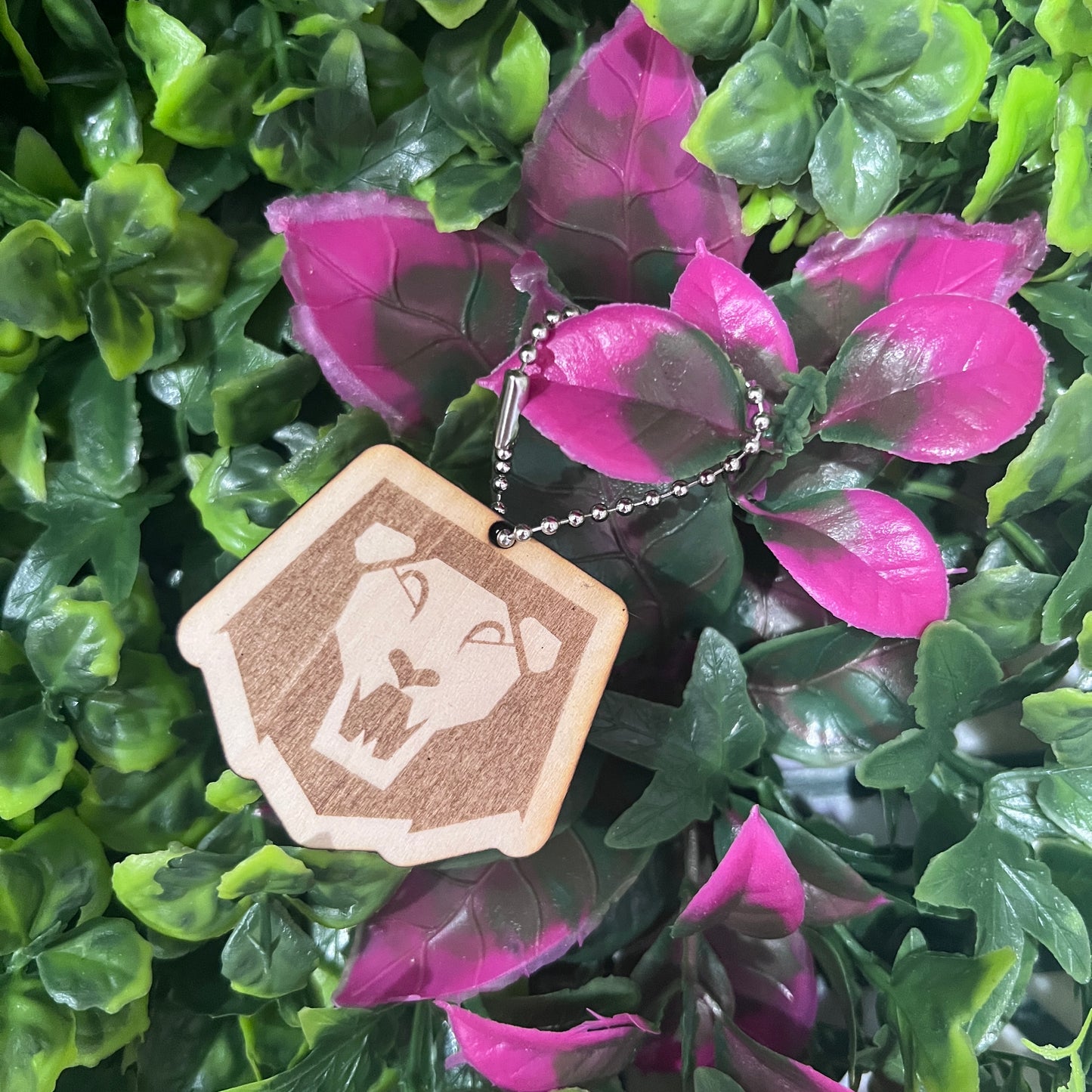 Laser engraved wooden keychain featuring the Saja Boys logo. A KPOP demon hunter inspired charm for fans, backpacks, keys, or collectors.