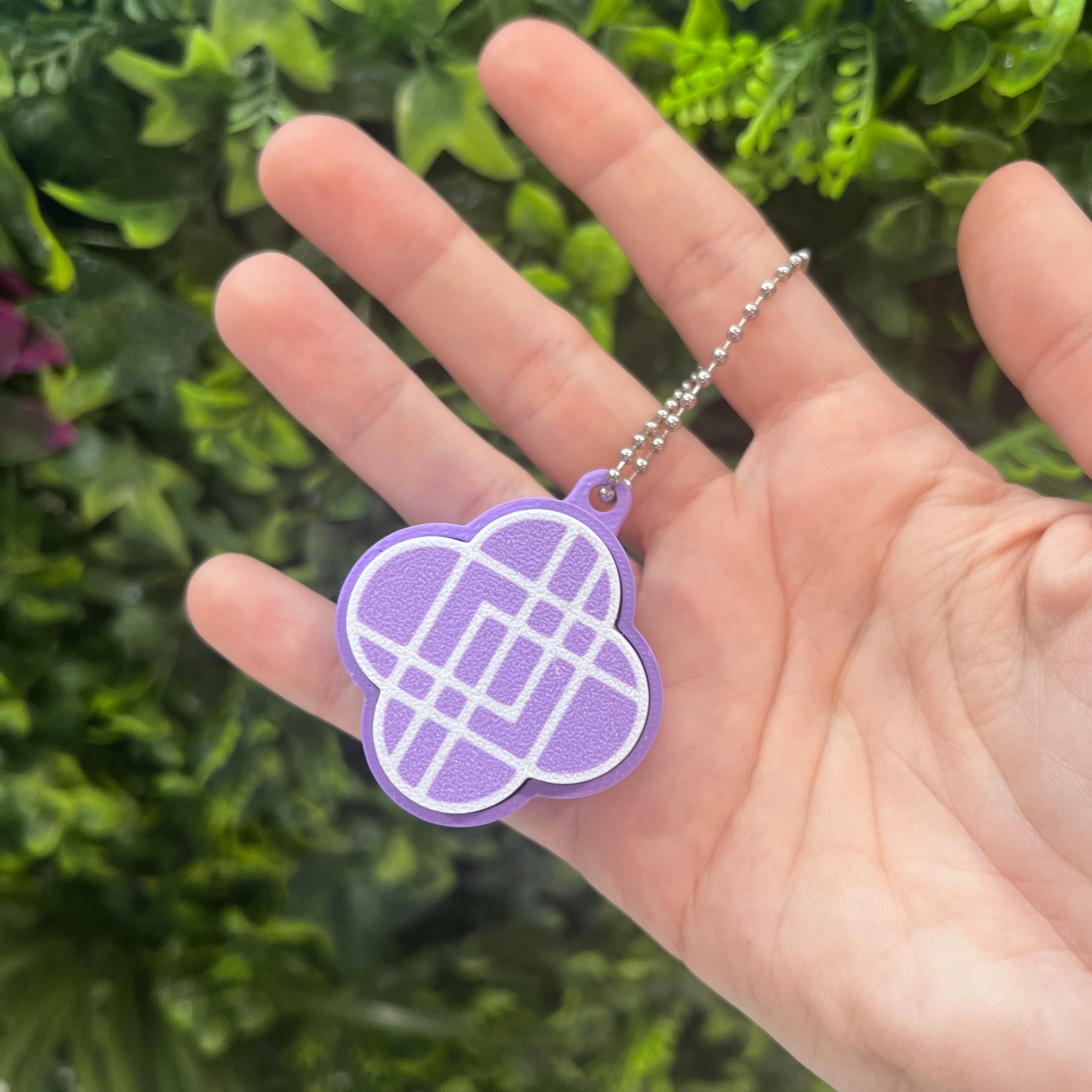 3D Printed Kpop Demon Hunters clickers featuring the Huntrix and Saja Boys logos. Perfect for fans, gamers, and collectors who love fidget toys and Kpop-inspired accessories.