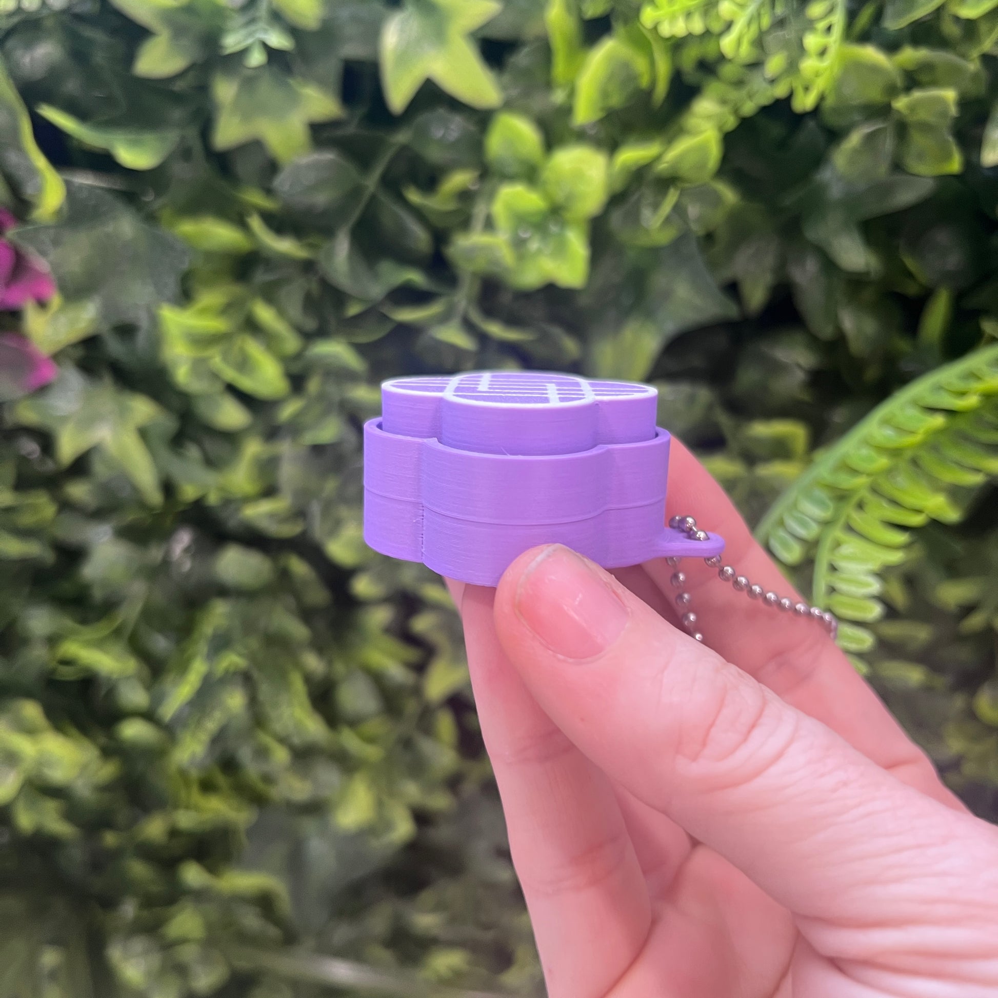 3D Printed Kpop Demon Hunters clickers featuring the Huntrix and Saja Boys logos. Perfect for fans, gamers, and collectors who love fidget toys and Kpop-inspired accessories.