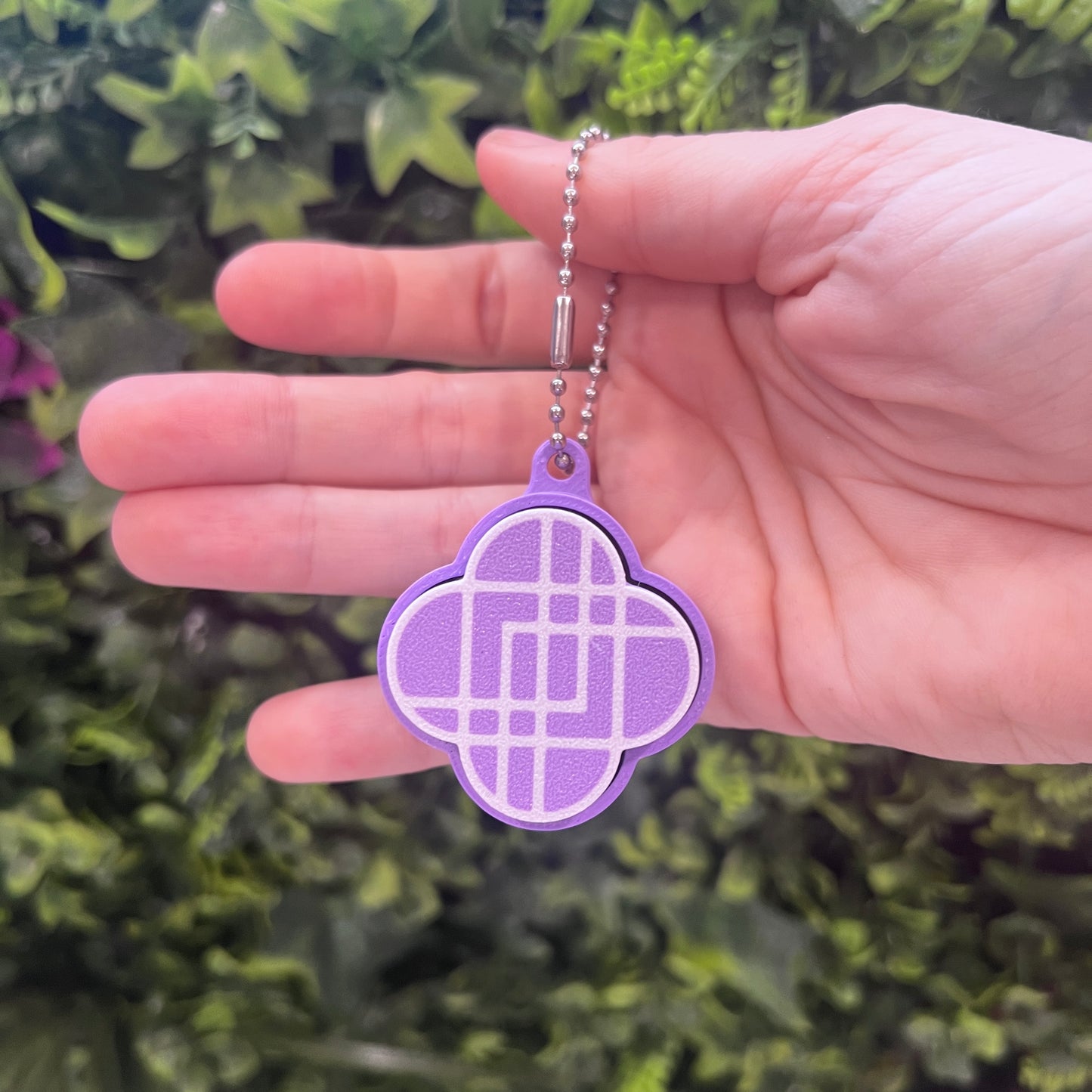 3D Printed Kpop Demon Hunters clickers featuring the Huntrix and Saja Boys logos. Perfect for fans, gamers, and collectors who love fidget toys and Kpop-inspired accessories.