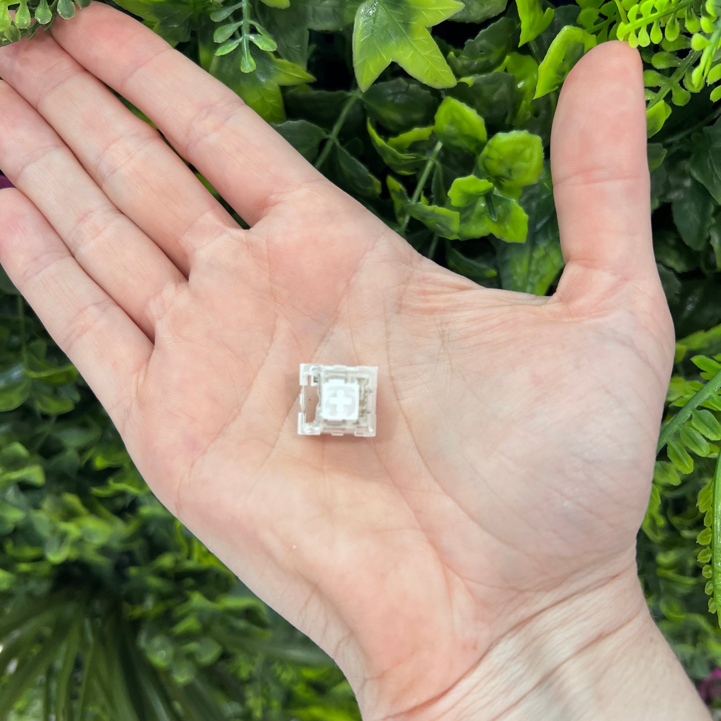 3D printed Hollow Knight and Hornet clicker keychains. Perfect fidget toys and collectible keychains for gamers, Hollow Knight fans, and anime or gaming merchandise enthusiasts.