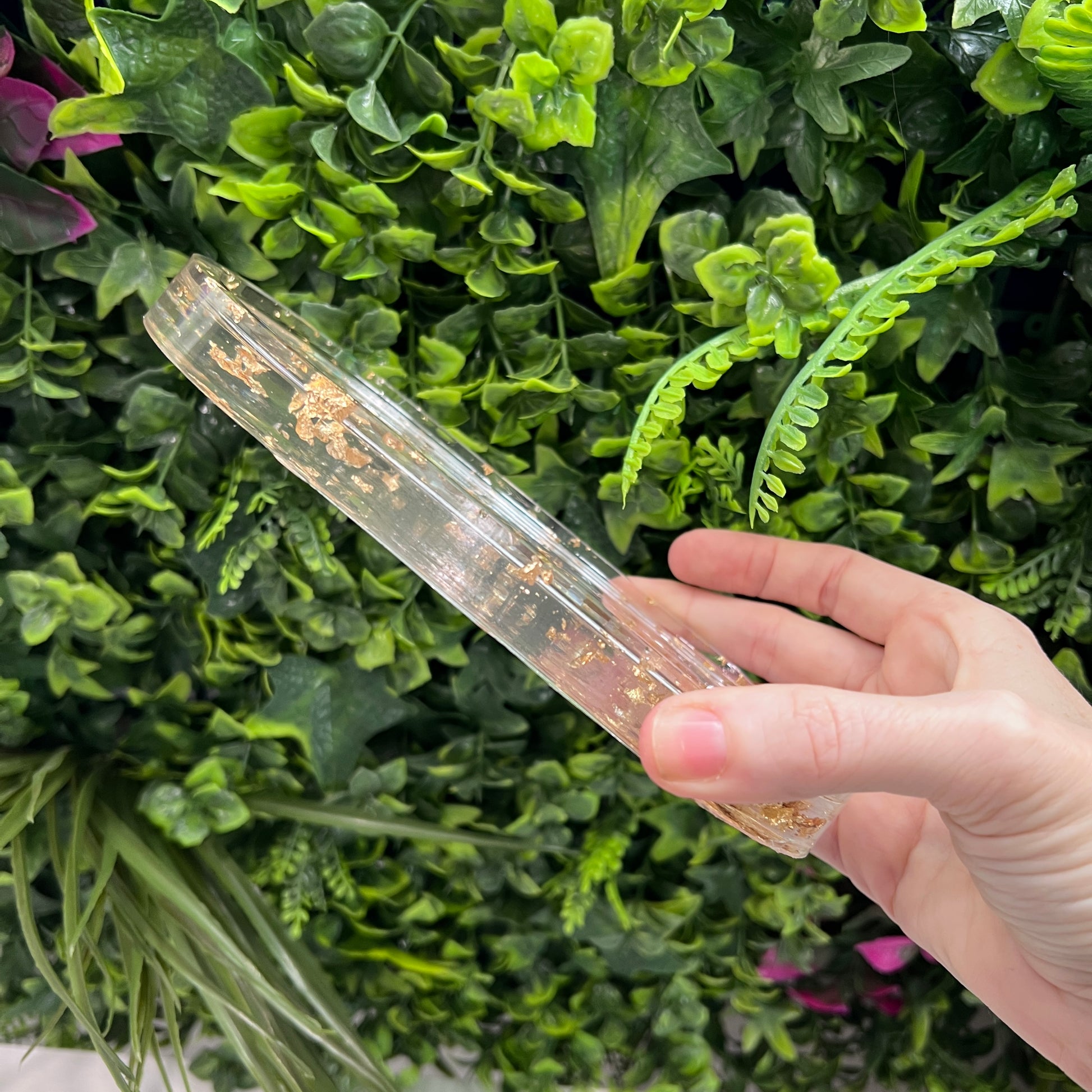 Handmade resin trinket tray with gold leaf and the quote “Gonna Be Gonna Be Golden.” Kpop Demon Hunters–inspired jewelry dish, perfect for gifts or décor.