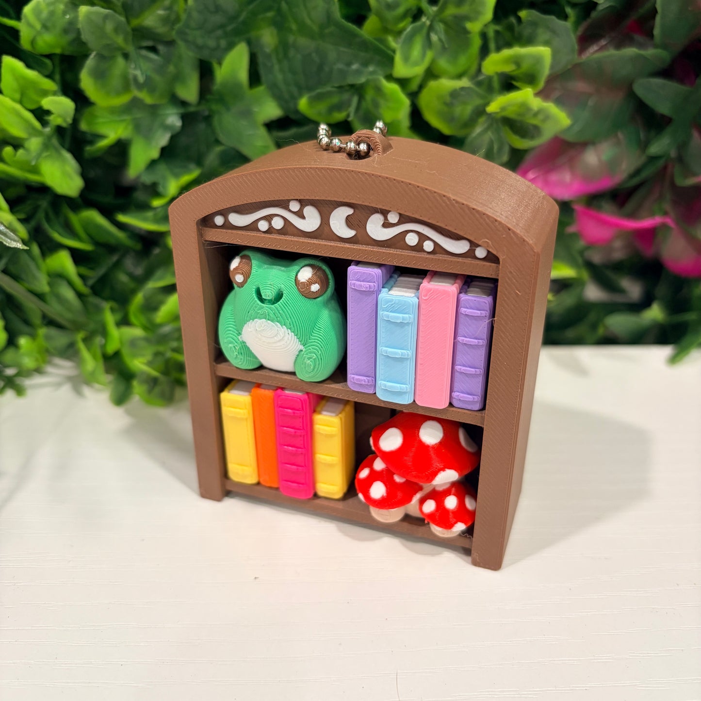 4-key bookcase fidget clicker keychain with books, frog, and mushroom.