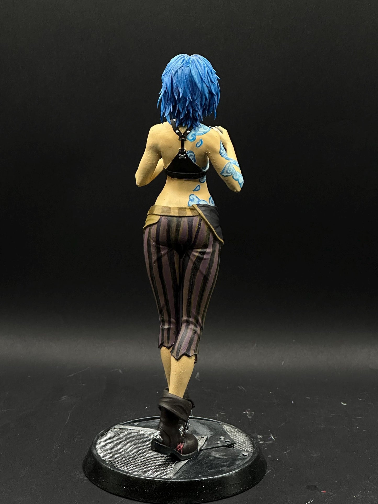 Arcane Jinx Figure: 9.3" Grey Resin Model (Some Assembly Required)
