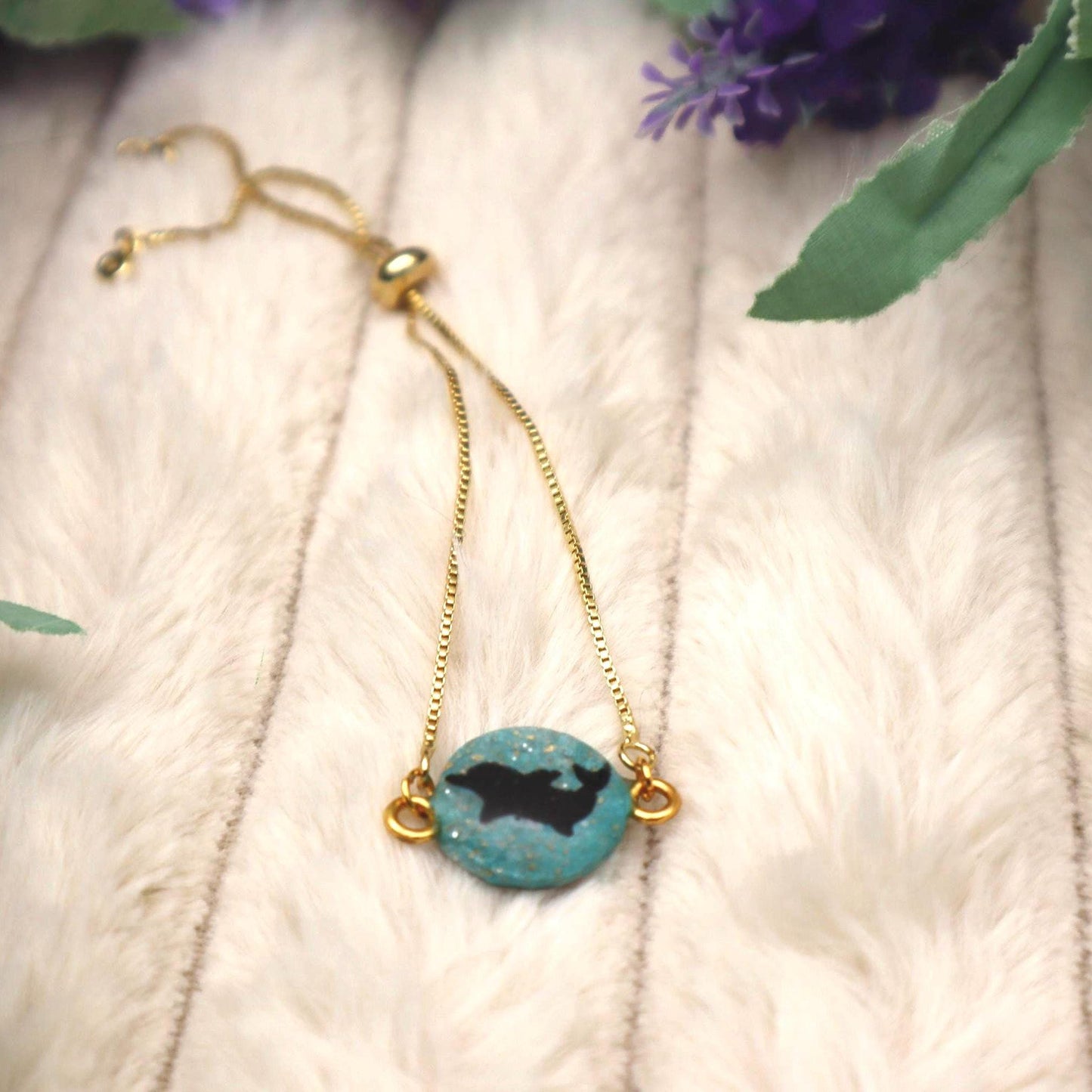 Adjustable Dolphin Pendant Bracelet – Gold-Plated Stainless Steel Chain, Ocean-Inspired Jewelry