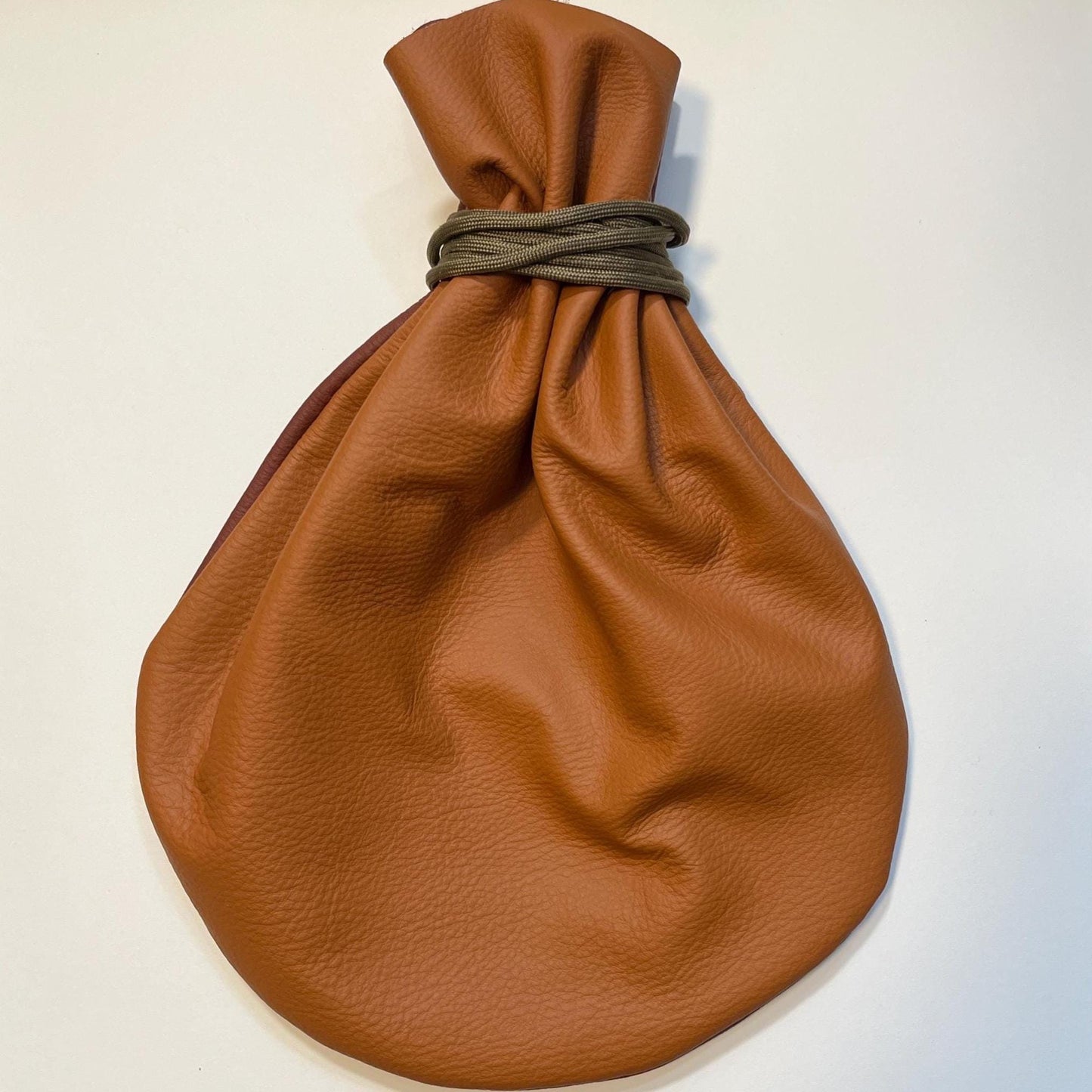 Handcrafted leather dice bag with drawstring, ideal for storing RPG dice sets. Perfect for DnD, tabletop games, or as a fantasy gift for gamers.