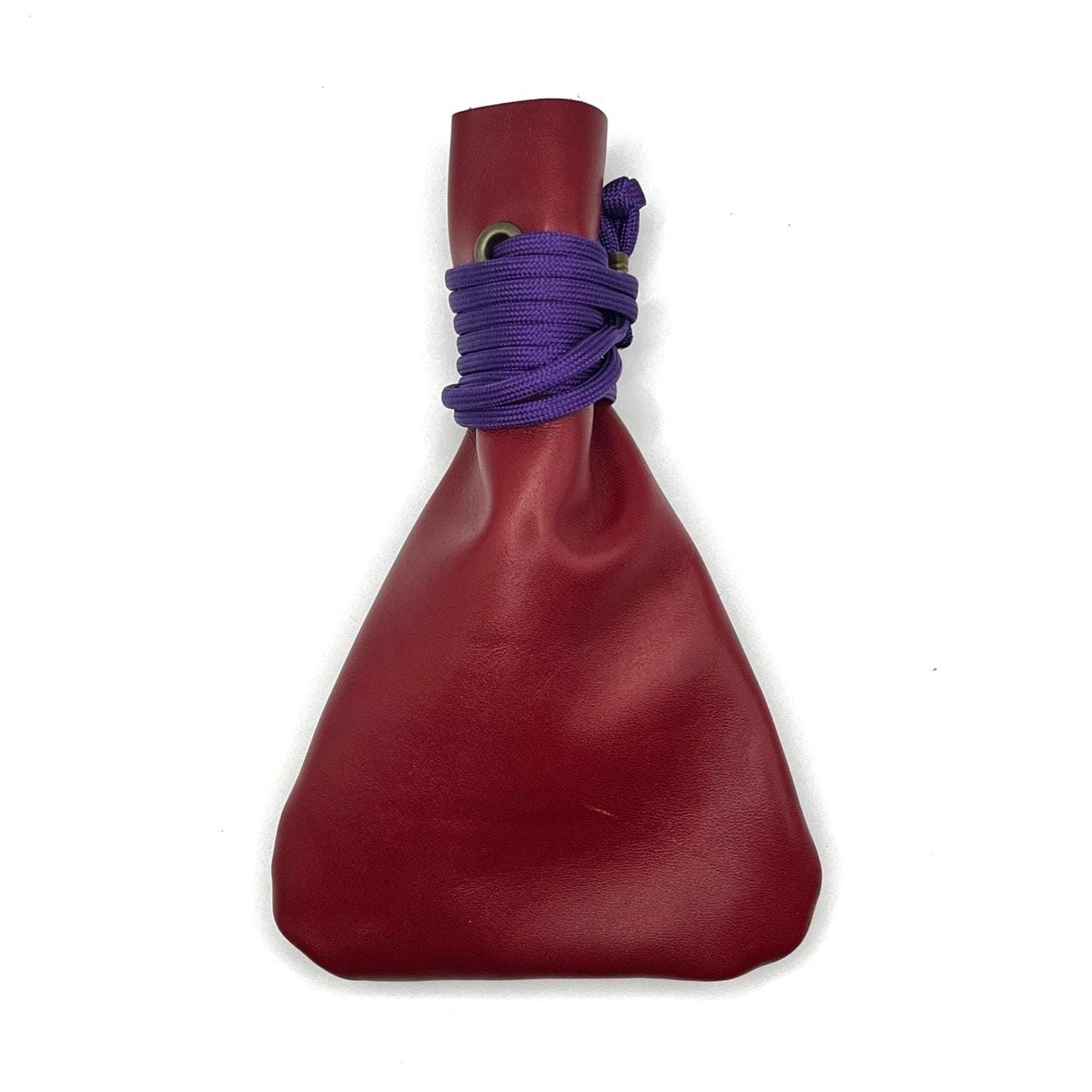 Handcrafted leather dice bag with drawstring, ideal for storing RPG dice sets. Perfect for DnD, tabletop games, or as a fantasy gift for gamers.