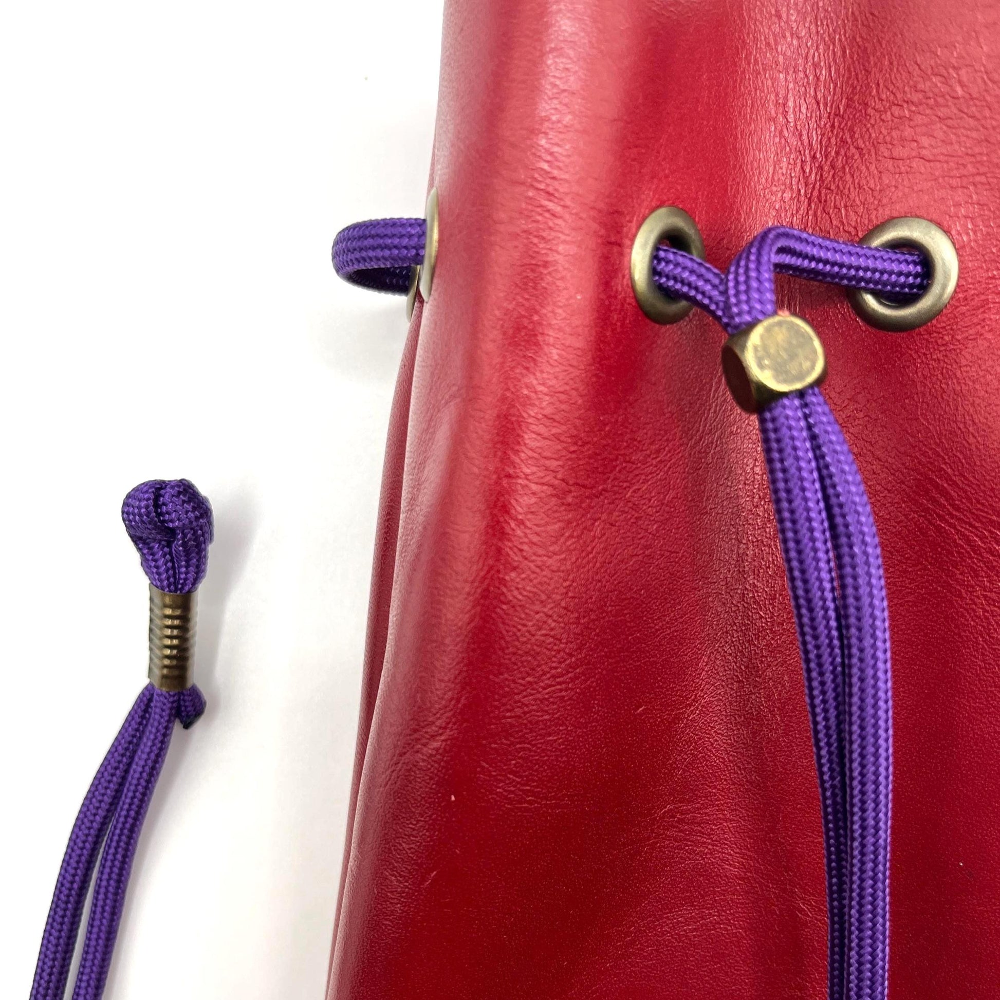 Handcrafted leather dice bag with drawstring, ideal for storing RPG dice sets. Perfect for DnD, tabletop games, or as a fantasy gift for gamers.
