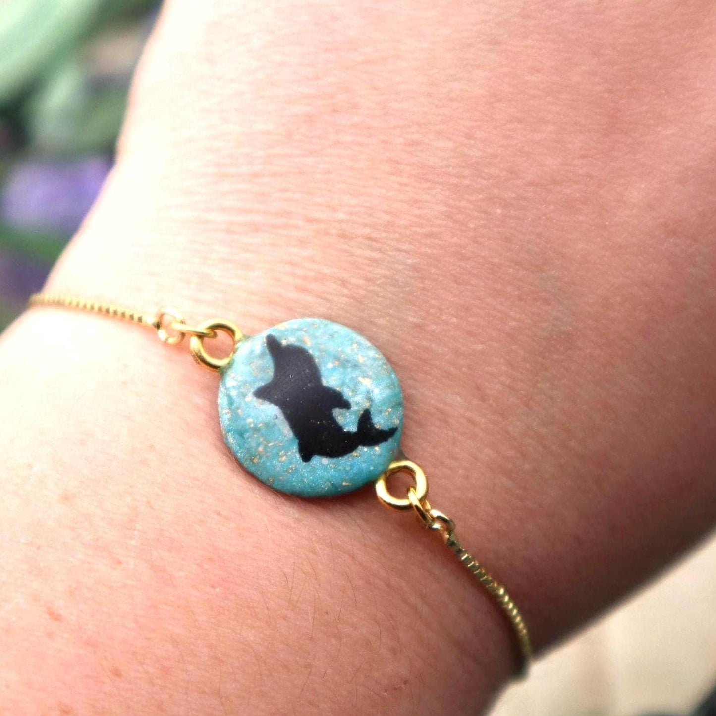 Adjustable Dolphin Pendant Bracelet – Gold-Plated Stainless Steel Chain, Ocean-Inspired Jewelry