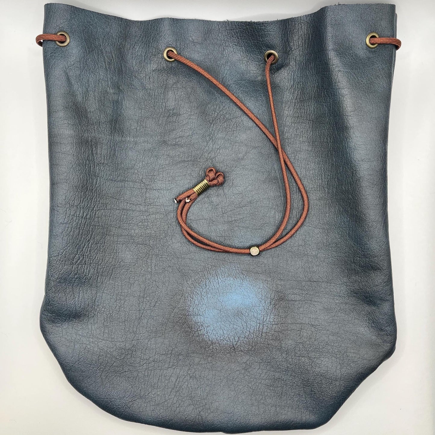 Handcrafted leather dice bag with drawstring, ideal for storing RPG dice sets. Perfect for DnD, tabletop games, or as a fantasy gift for gamers.