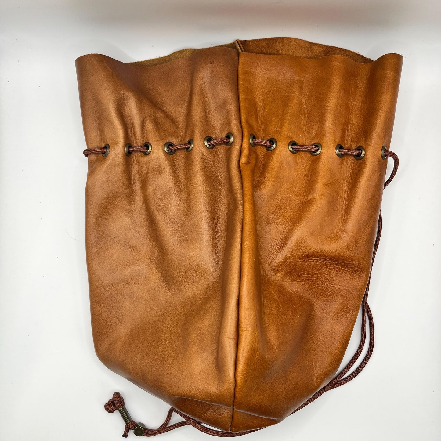 Handcrafted leather dice bag with drawstring, ideal for storing RPG dice sets. Perfect for DnD, tabletop games, or as a fantasy gift for gamers.