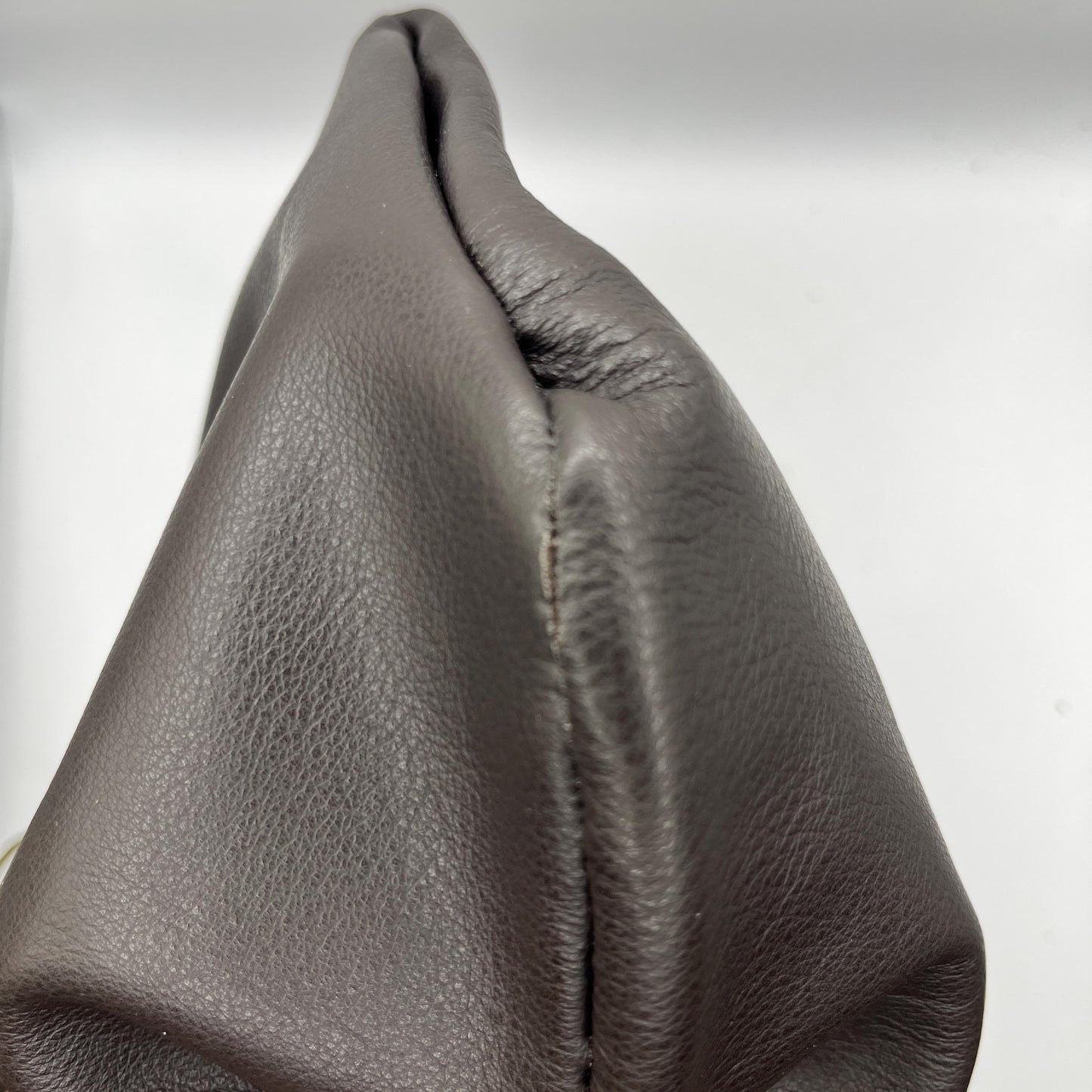 Handcrafted leather dice bag with drawstring, ideal for storing RPG dice sets. Perfect for DnD, tabletop games, or as a fantasy gift for gamers.