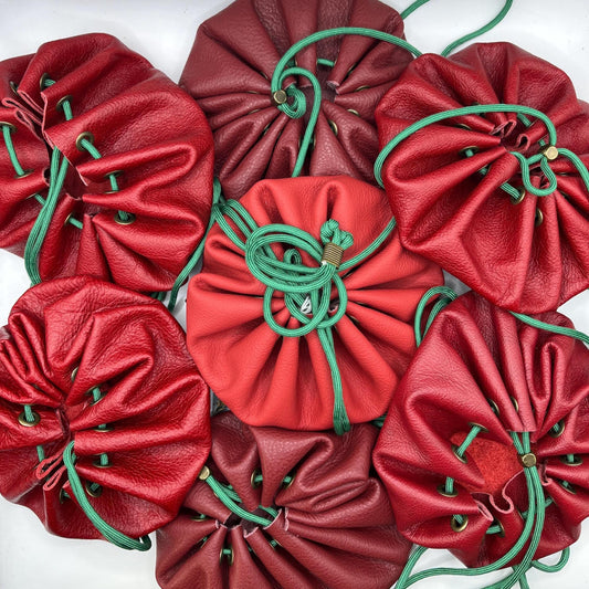 Handcrafted leather dice bag with drawstring, ideal for storing RPG dice sets. Perfect for DnD, tabletop games, or as a fantasy gift for gamers.