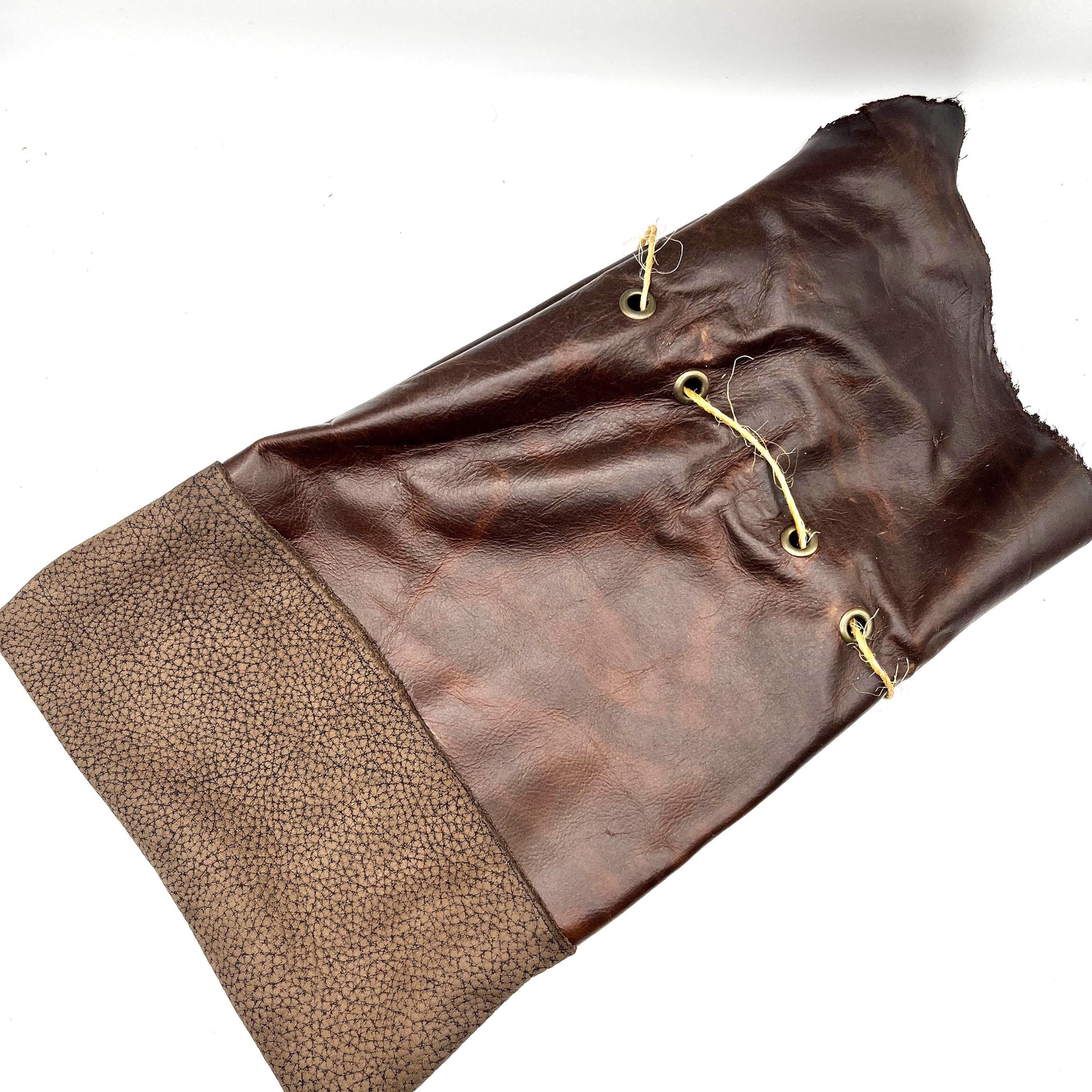 Handcrafted leather dice bag with drawstring, ideal for storing RPG dice sets. Perfect for DnD, tabletop games, or as a fantasy gift for gamers.