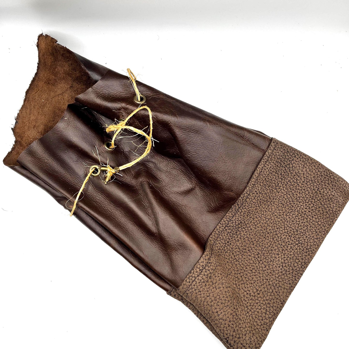 Handcrafted leather dice bag with drawstring, ideal for storing RPG dice sets. Perfect for DnD, tabletop games, or as a fantasy gift for gamers.