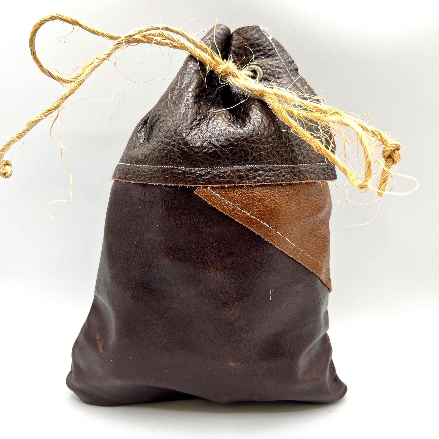 Handcrafted leather dice bag with drawstring, ideal for storing RPG dice sets. Perfect for DnD, tabletop games, or as a fantasy gift for gamers.