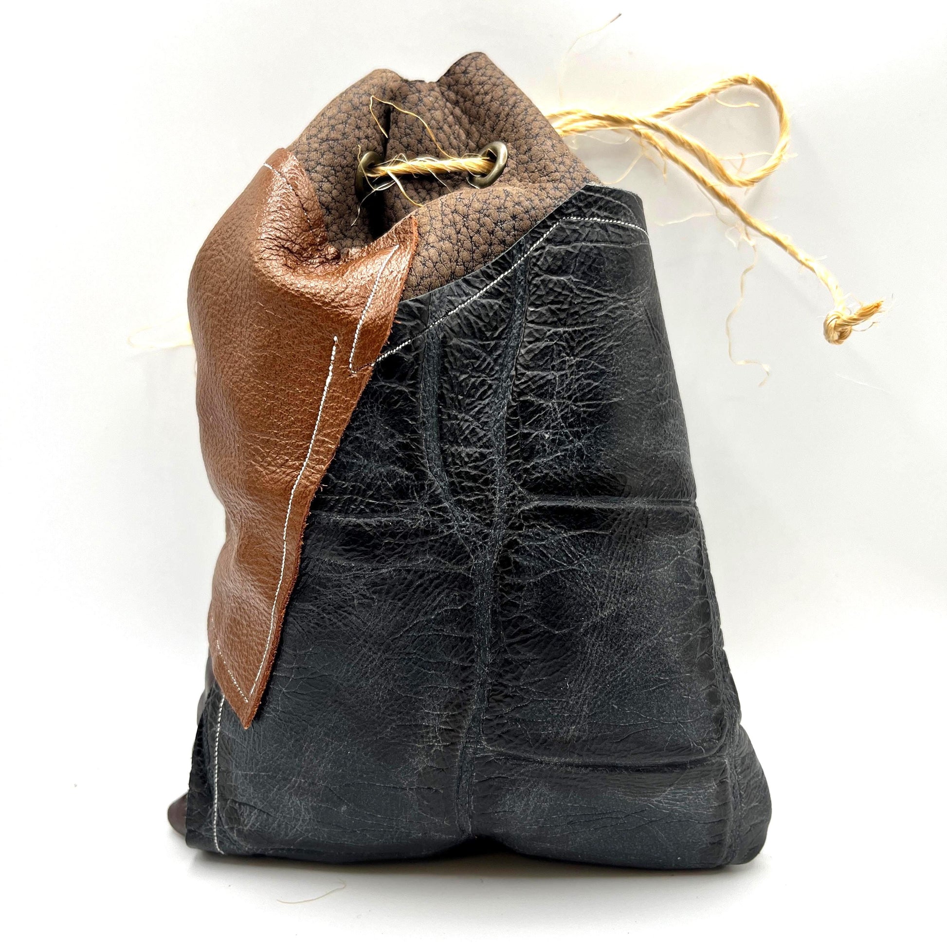 Handcrafted leather dice bag with drawstring, ideal for storing RPG dice sets. Perfect for DnD, tabletop games, or as a fantasy gift for gamers.