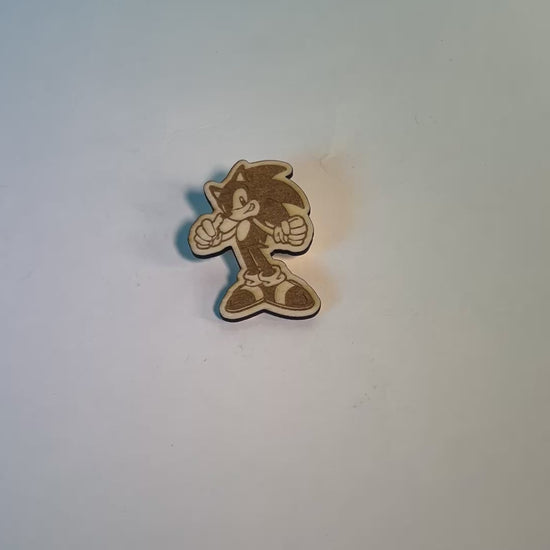 Laser engraved wooden pin featuring Sonic the Hedgehog, perfect for retro gaming fans, handmade geek gifts, or collectors of nostalgic video game merch.