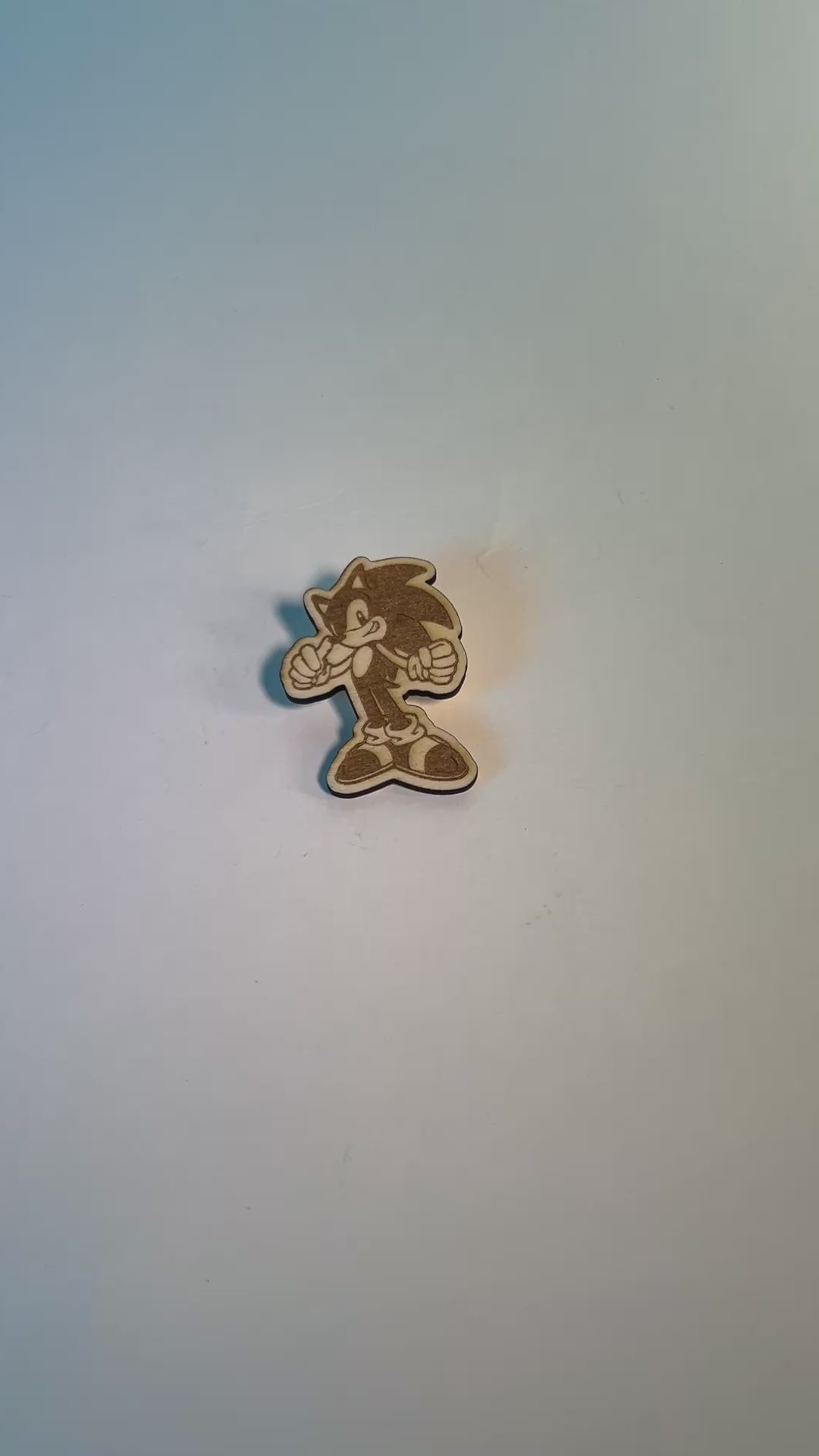 Laser engraved wooden pin featuring Sonic the Hedgehog, perfect for retro gaming fans, handmade geek gifts, or collectors of nostalgic video game merch.