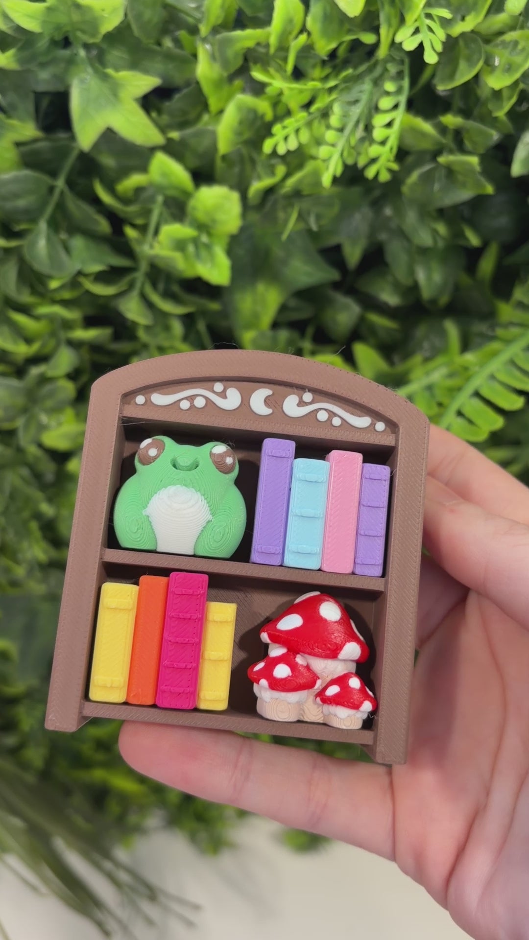 4-key bookcase fidget clicker keychain with books, frog, and mushroom.
